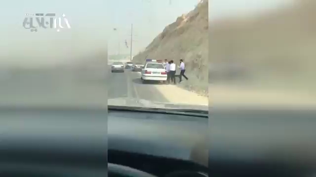 درگیری مامورین راهنمایی و رانندگی عسلویه با راننده سواری