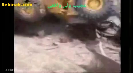 سالم ماندن معجزه آسا در زیر ماشین له شده در تصادف