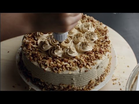 شیرینی ماه رمضان-تهیه کیک گردو با شکر قهوه ای-دسر ماه رمضان